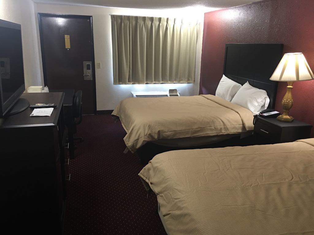 Super 9 Hotel *